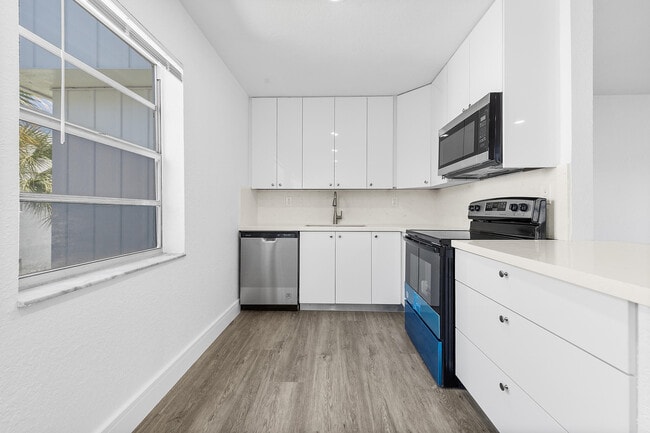 124 Normandy Ln in Delray Beach, FL - Building Photo - Building Photo