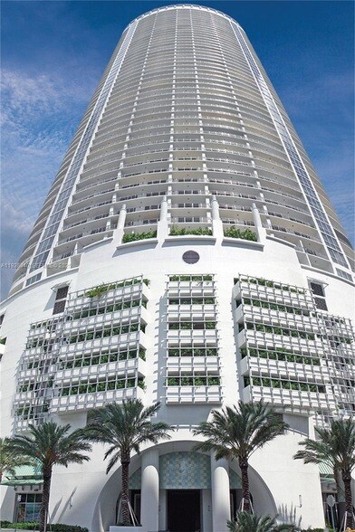 1750 N Bayshore Dr, Unit 1615 in Miami, FL - Foto de edificio
