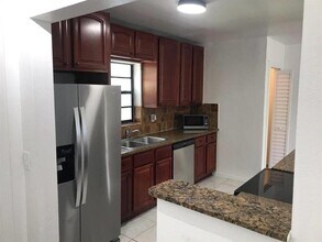 3730 SW 1st St in Fort Lauderdale, FL - Foto de edificio - Building Photo