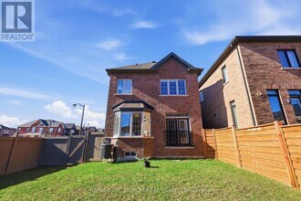 42 Port Renfrew Ave in Vaughan, ON - Building Photo - Building Photo