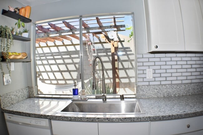 14141 Paddock St in Los Angeles, CA - Building Photo - Building Photo