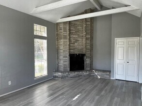 23 Rockfern Rd in The Woodlands, TX - Building Photo - Building Photo