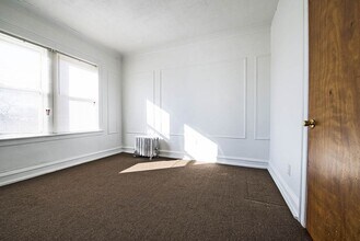 8056 S Drexel Ave Chicago, IL 60619 in Chicago, IL - Foto de edificio - Building Photo