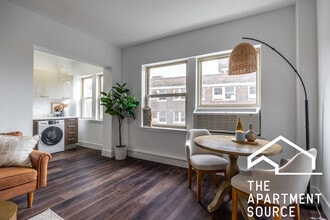 1555 W Hollywood Ave, Unit 408 in Chicago, IL - Building Photo - Building Photo