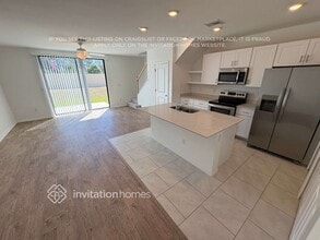 2065 E Landings Wy in Port Charlotte, FL - Foto de edificio - Building Photo