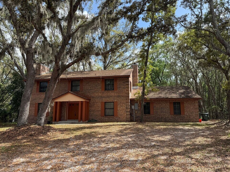 109 W Chapman Rd in Oviedo, FL - Building Photo