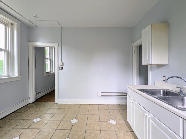 2114 Bedford Ave, Unit Rear