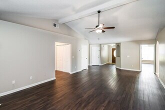 8217 Glasgow Ct in Jacksonville, FL - Building Photo - Building Photo