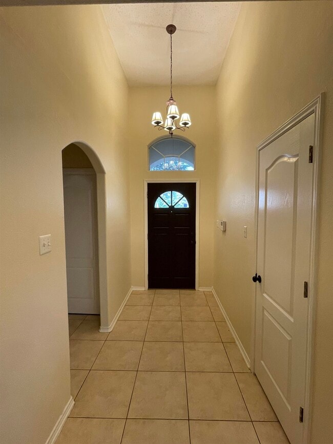1502 Summit Dr in Laredo, TX - Building Photo - Building Photo