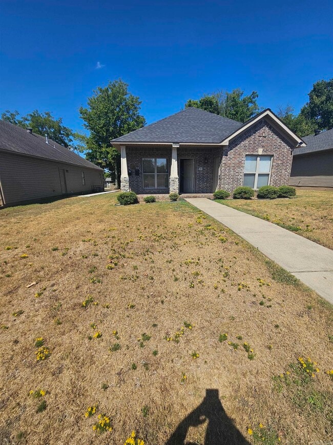 property at 1718 S Cross St