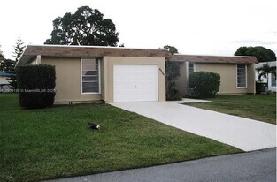 6505 NW 72nd Ave in Tamarac, FL - Building Photo