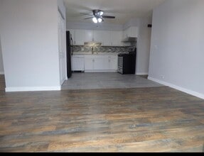 1114 Manchester Ct, Unit 1114 in South Elgin, IL - Foto de edificio - Building Photo