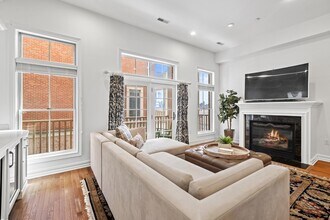 36 Regency Pl in Weehawken, NJ - Building Photo - Building Photo