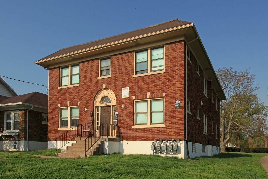 1000 Cecil Ave in Louisville, KY - Building Photo