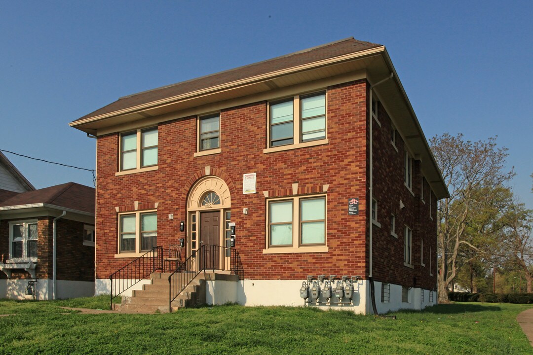 1000 Cecil Ave in Louisville, KY - Foto de edificio