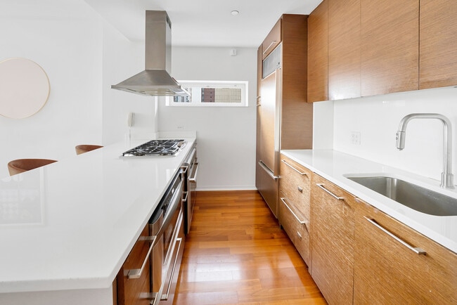 39-45 E 29th St in New York, NY - Building Photo - Building Photo