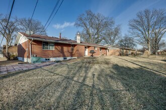 2830 Flintwood Dr in Oakville, MO - Building Photo - Building Photo