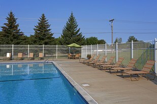 Rambush Estates in Burnsville, MN - Building Photo