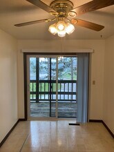 512 Breezy Point Dr in Clinton, IA - Building Photo - Building Photo