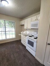 3835 Brookwind Dr in La Porte, TX - Building Photo - Building Photo