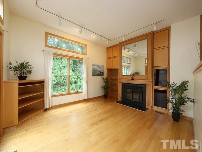 property at 102 Mallard Ct