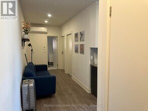 11-595 ST CLAIR Ave in Toronto, ON - Building Photo - Building Photo