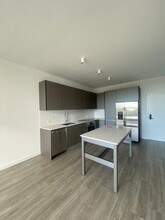 558 NW 30th St, Unit A7 in Miami, FL - Foto de edificio - Building Photo