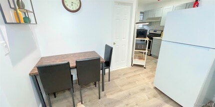 41-22-4175 75th St in Queens, NY - Building Photo - Building Photo