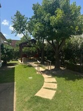 Zodiac Apartments in Denton, TX - Foto de edificio - Building Photo