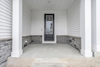 173 Woolley Ct in Ocean Township, NJ - Foto de edificio - Building Photo