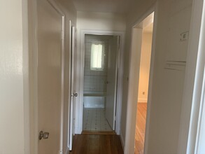 28 Alton Pl, Unit 2 in Brookline, MA - Building Photo - Building Photo