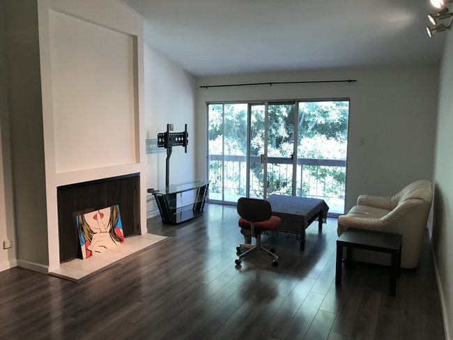 440 Veteran Ave, Unit 407 in Los Angeles, CA - Building Photo - Building Photo