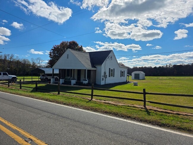 5172 Westfield Rd in Mount Airy, NC - Building Photo - Building Photo