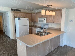 8027 N Elmwood Ave in Kansas City, MO - Building Photo - Building Photo