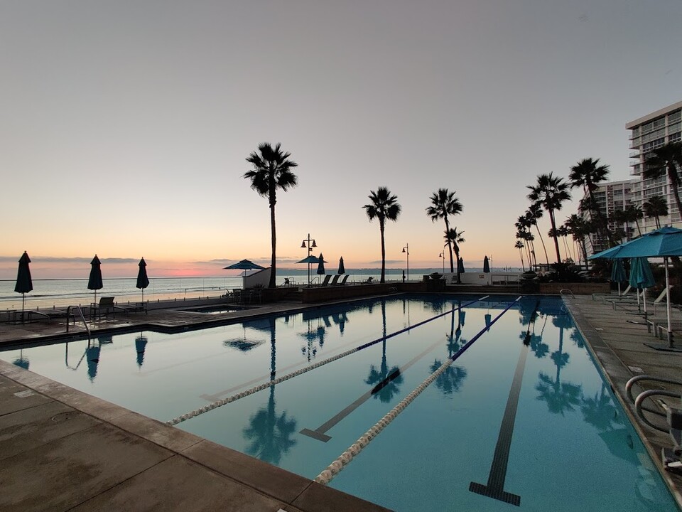 1830 Avenida Del Mundo in Coronado, CA - Foto de edificio