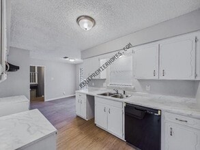 4913 Foxrun Cir in Benton, AR - Building Photo - Building Photo