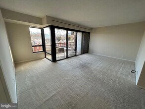 1100 Lovering Ave, Unit 204 in Wilmington, DE - Foto de edificio - Building Photo