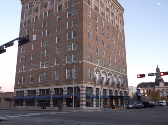 123 N Locust St-Unit -906 in Grand Island, NE - Building Photo