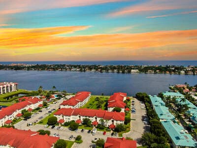 105 Half Moon Cir in Hypoluxo, FL - Building Photo - Building Photo