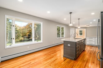 85 Ironworks Hill Rd in Brookfield, CT - Building Photo - Building Photo