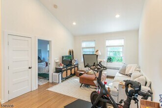 376 Claremont Ave in Montclair, NJ - Building Photo - Building Photo