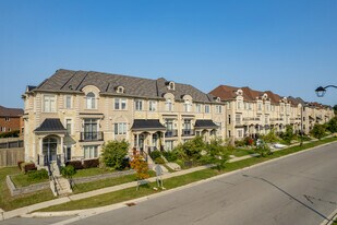 32 Grand Trunk Av in Vaughan, ON - Building Photo