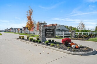 Village at Hinckley Oaks in Hinckley, OH - Foto de edificio - Building Photo