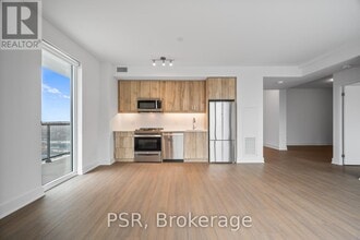 195 Deerfield Rd in Newmarket, ON - Building Photo - Building Photo