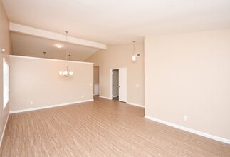 374 Via Metates in Oceanside, CA - Building Photo - Building Photo