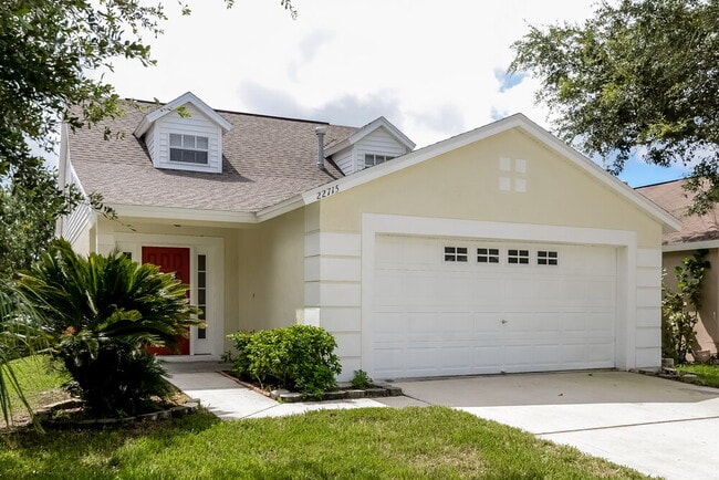 22715 St Thomas Cir in Lutz, FL - Building Photo - Building Photo