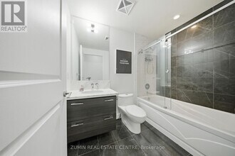 33 Shore Breeze Dr in Toronto, ON - Building Photo - Building Photo