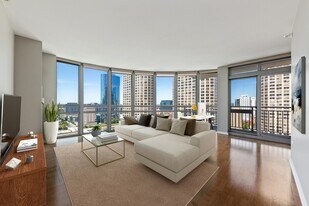 125 S Jefferson St, Unit 1902 in Chicago, IL - Building Photo