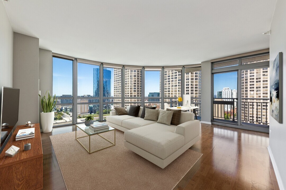 125 S Jefferson St, Unit 1902 in Chicago, IL - Building Photo