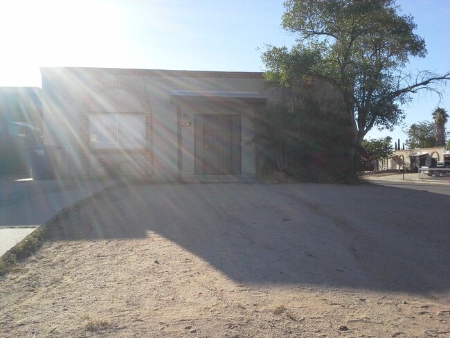 property at 3620 S Yukon Pl